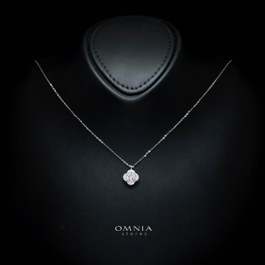 Omnia Bianca Clover Pendant Necklace in 92.5 Silver with High-Quality Moissanite Stones
