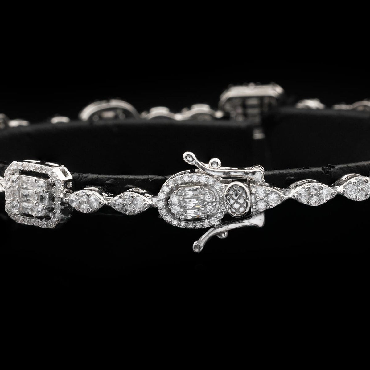 Omnia Thana White Bracelet in 925 Silver with High Quality Simulated Diamonds - OMNIASTORES UAE