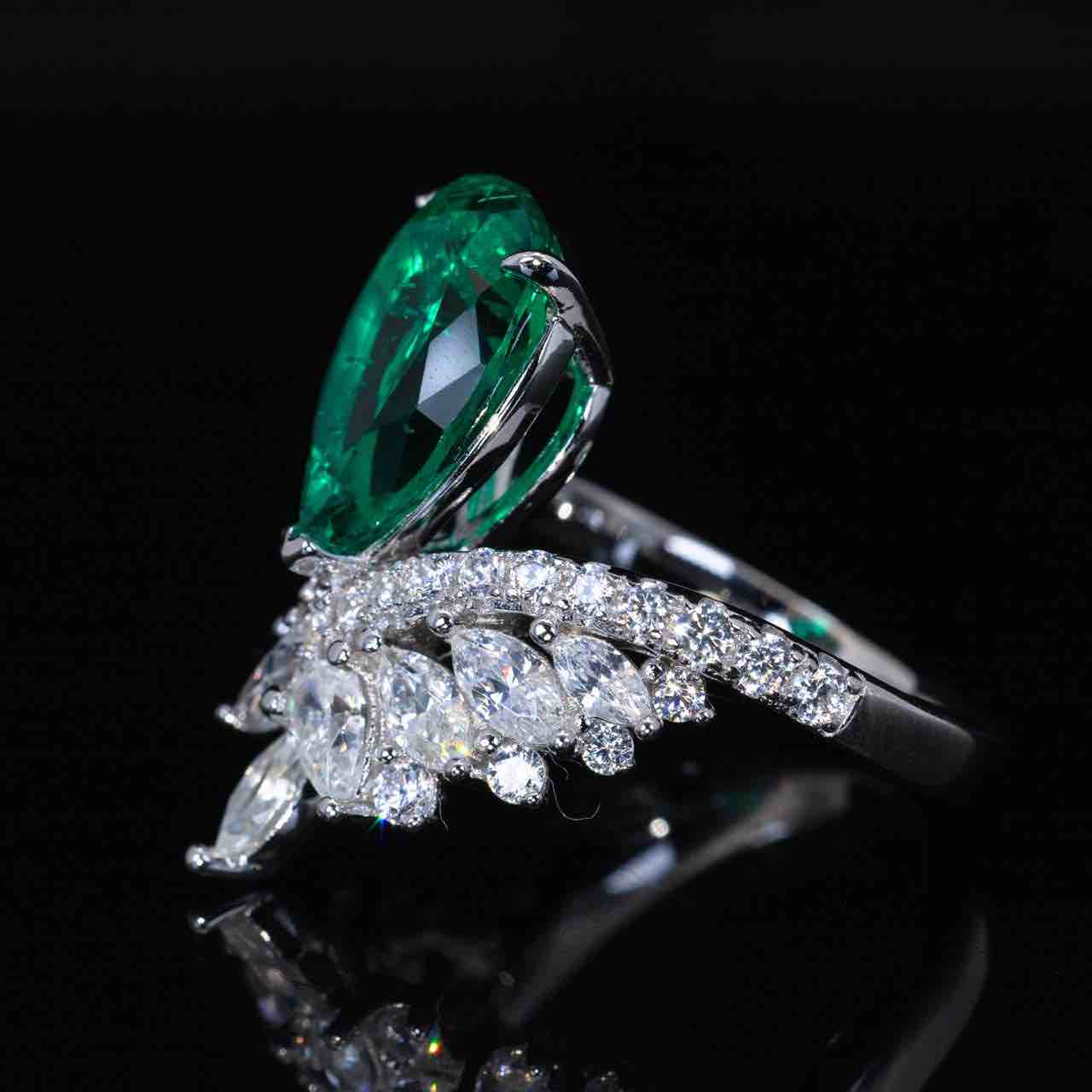 Omnia Alyka Green Pear Cut Ring With High Quality Certified Lab Crafted Stones In 925 Silver - OMNIASTORES UAE