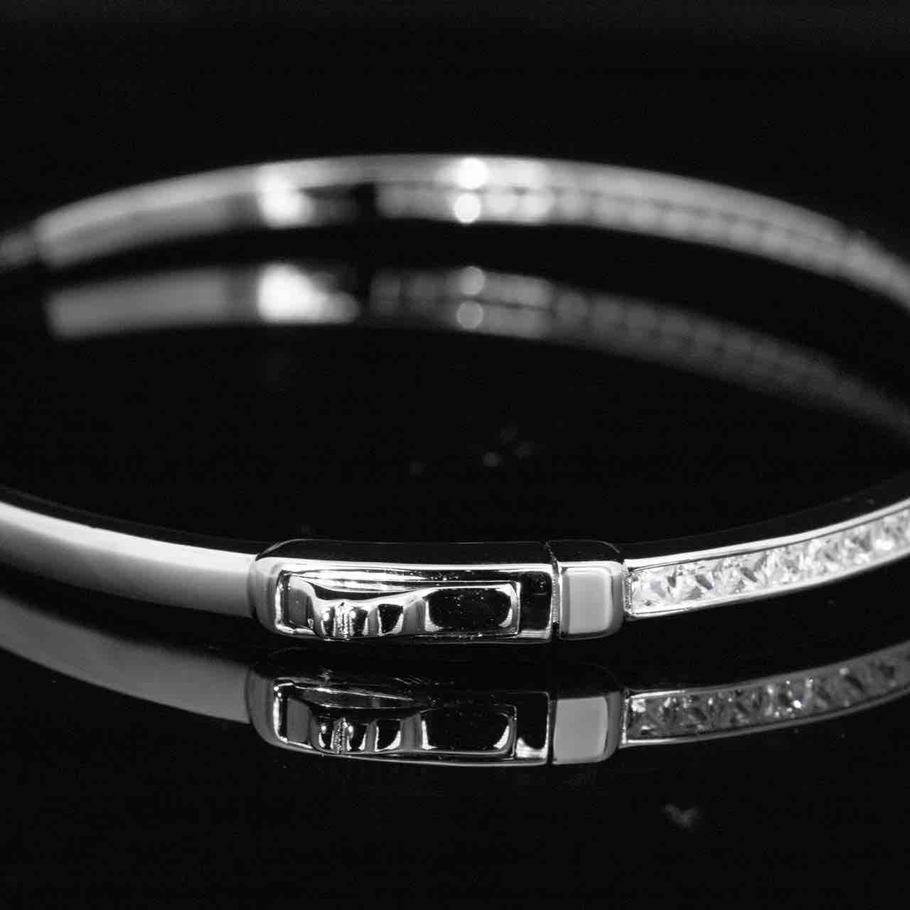 Omnia Faria White Bangle With High Quality Simulated Diamonds In 925 Silver - OMNIASTORES UAE