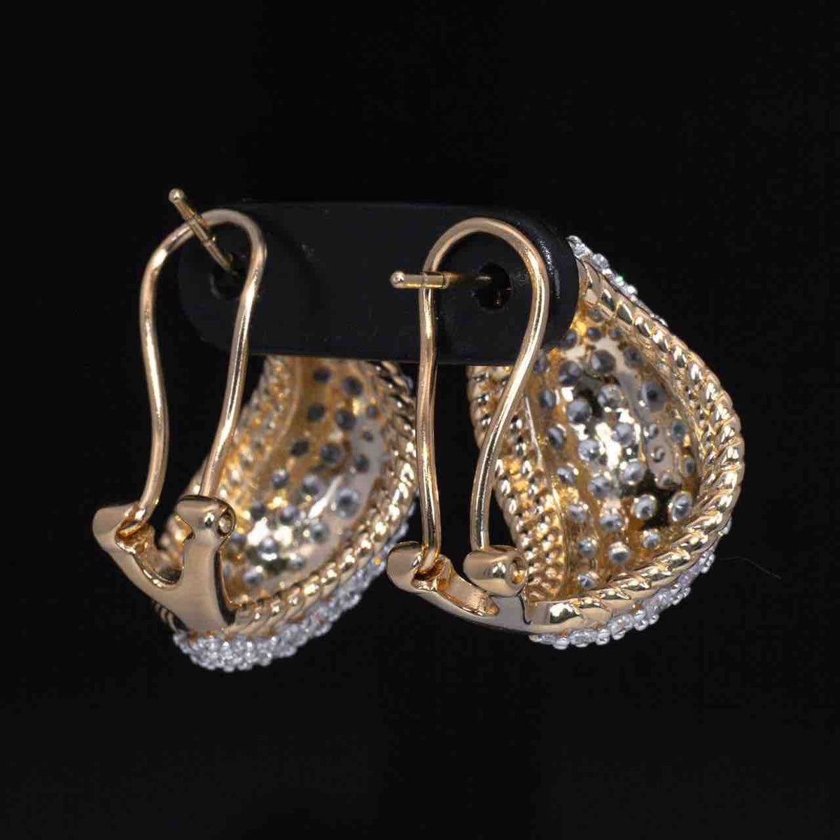 Chelsea Goldend Clip Earrings in 925 Silver Accessories High Quality Simulated Diamonds - OMNIASTORES UAE