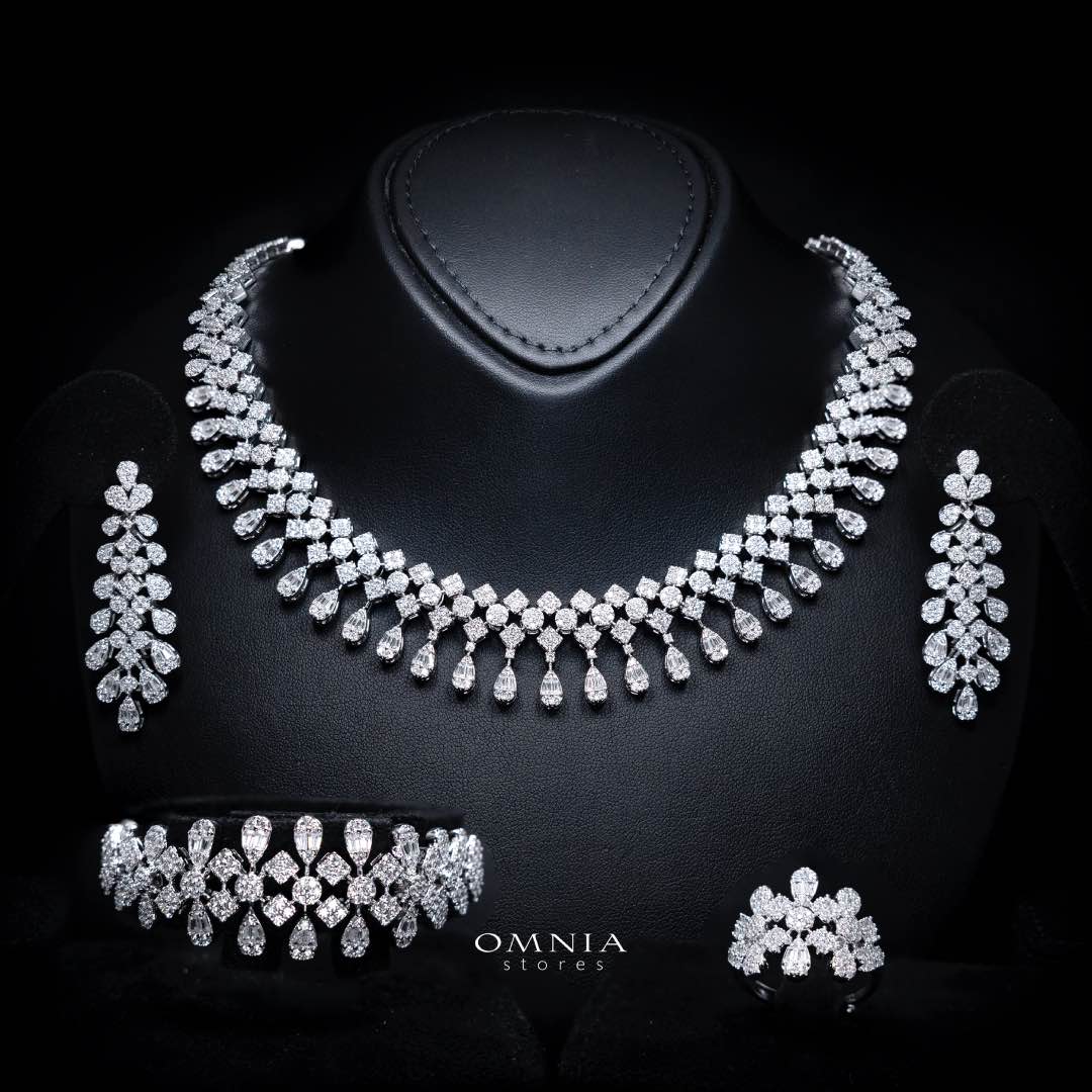 Omnia Amani White