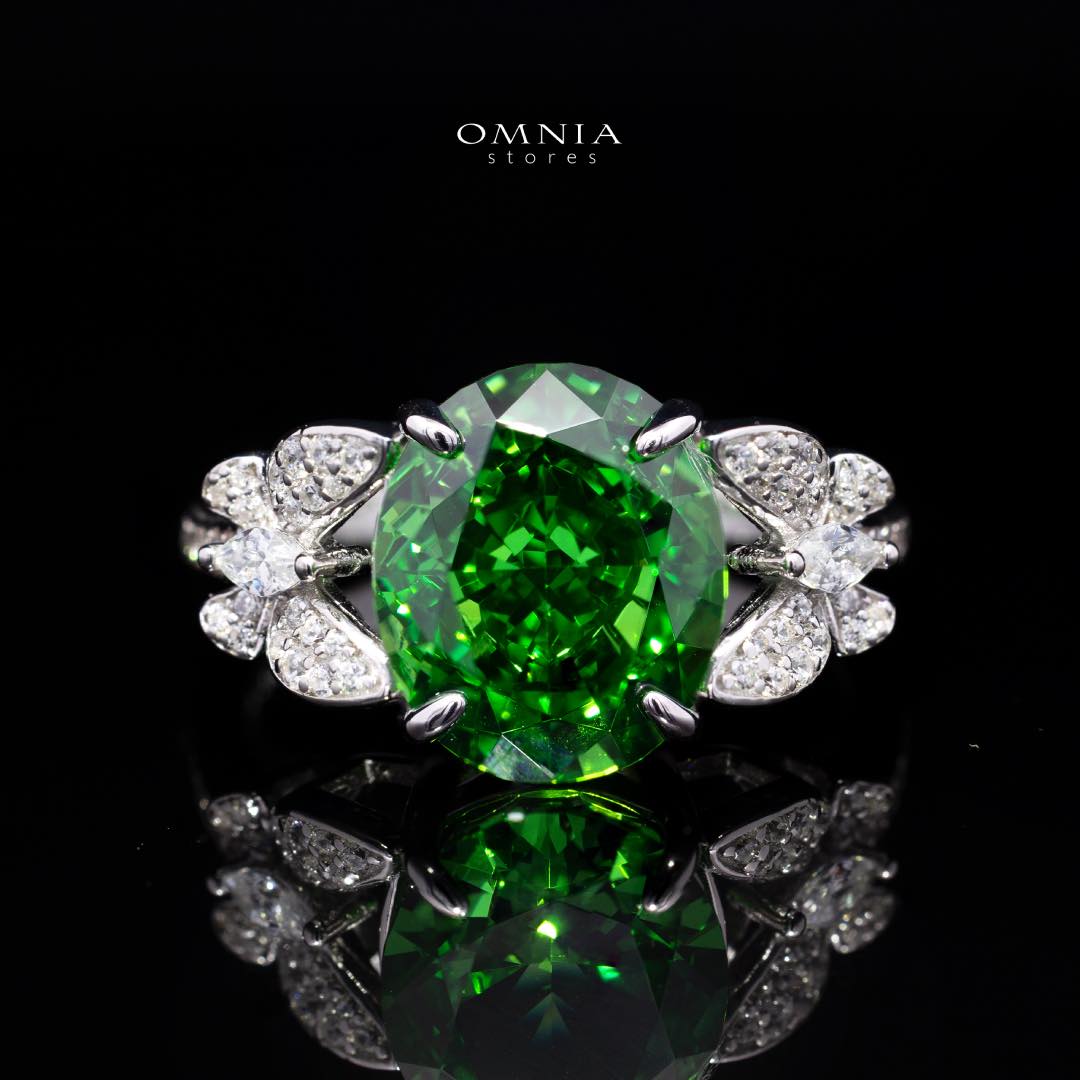 Omnia Maysun Ring In 925 Silver High Quality Green Simulated Diamonds