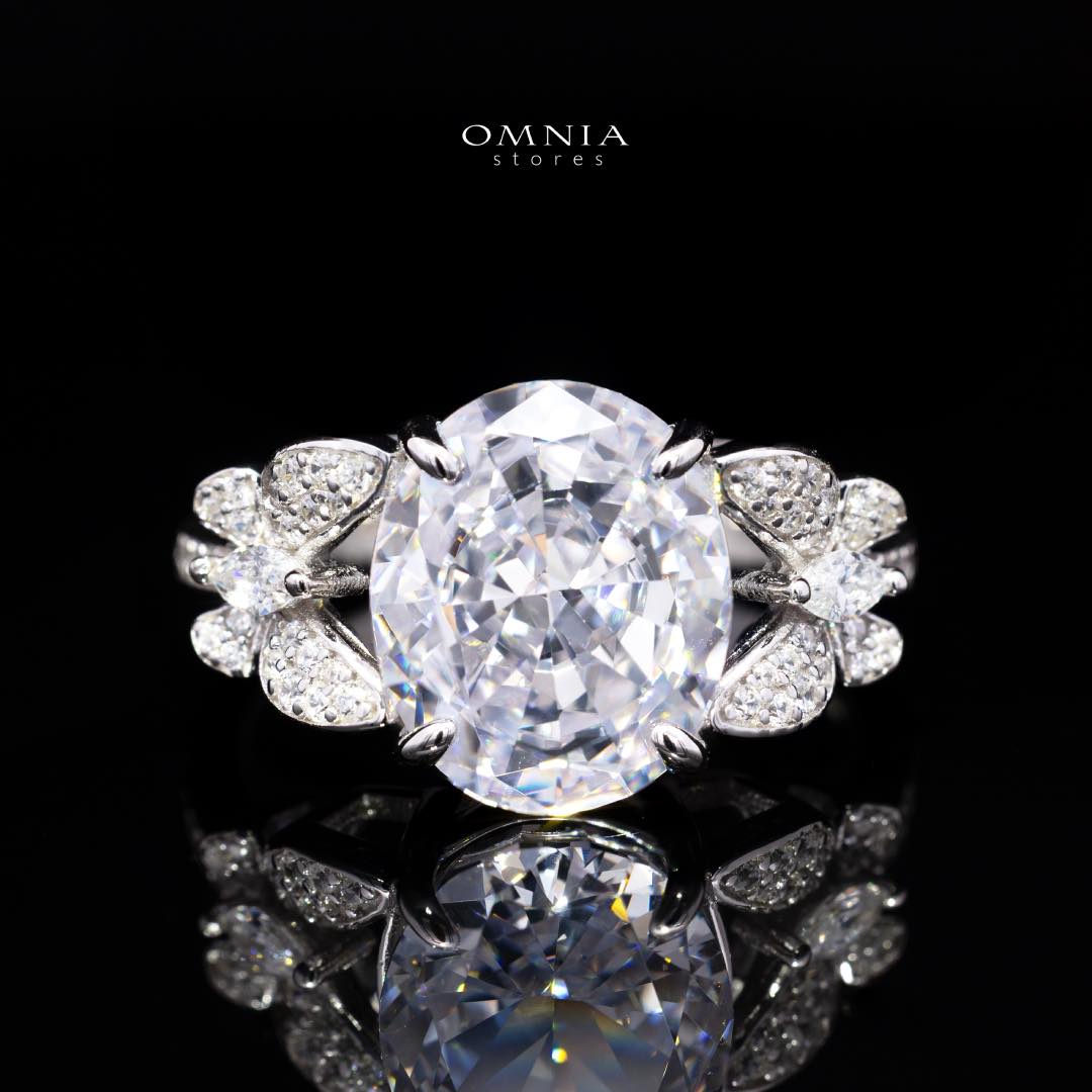 Omnia Maysun Pure White Ring in 925 Silver with High Quality Simulated Diamonds
