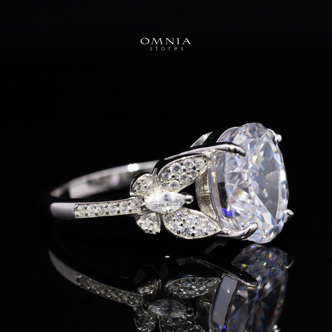 Omnia Maysun Pure White Ring in 925 Silver with High Quality Simulated Diamonds