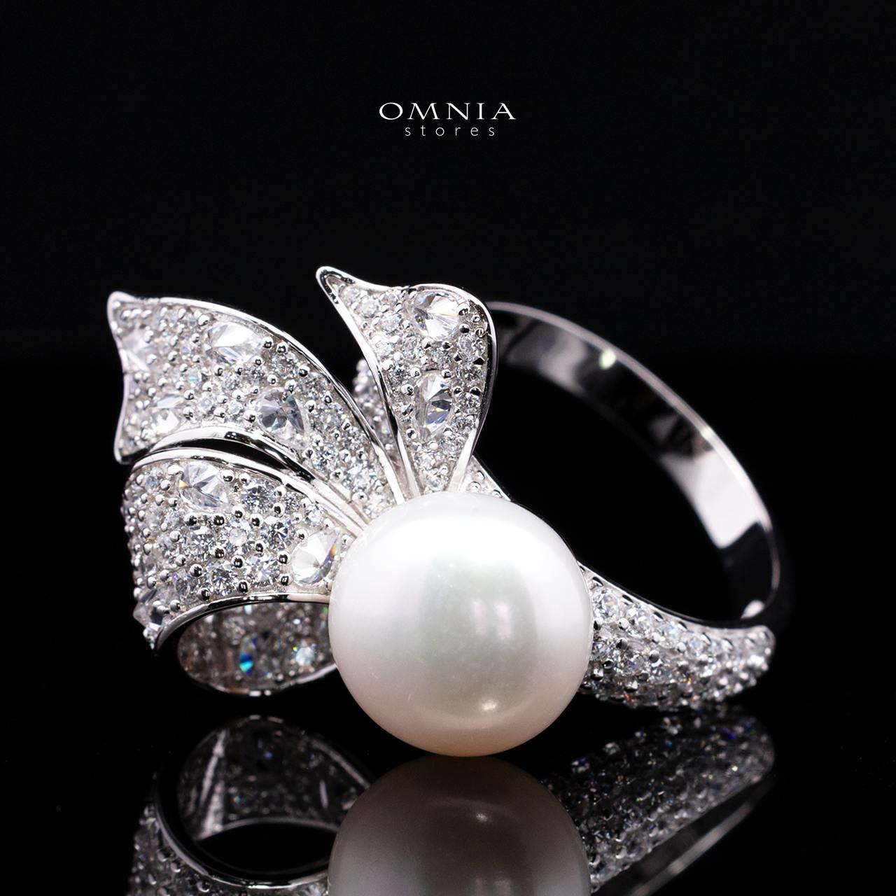 Oriana Fresh Water Pearl Ring in 925 Silver with High-Quality Simulated Diamonds
