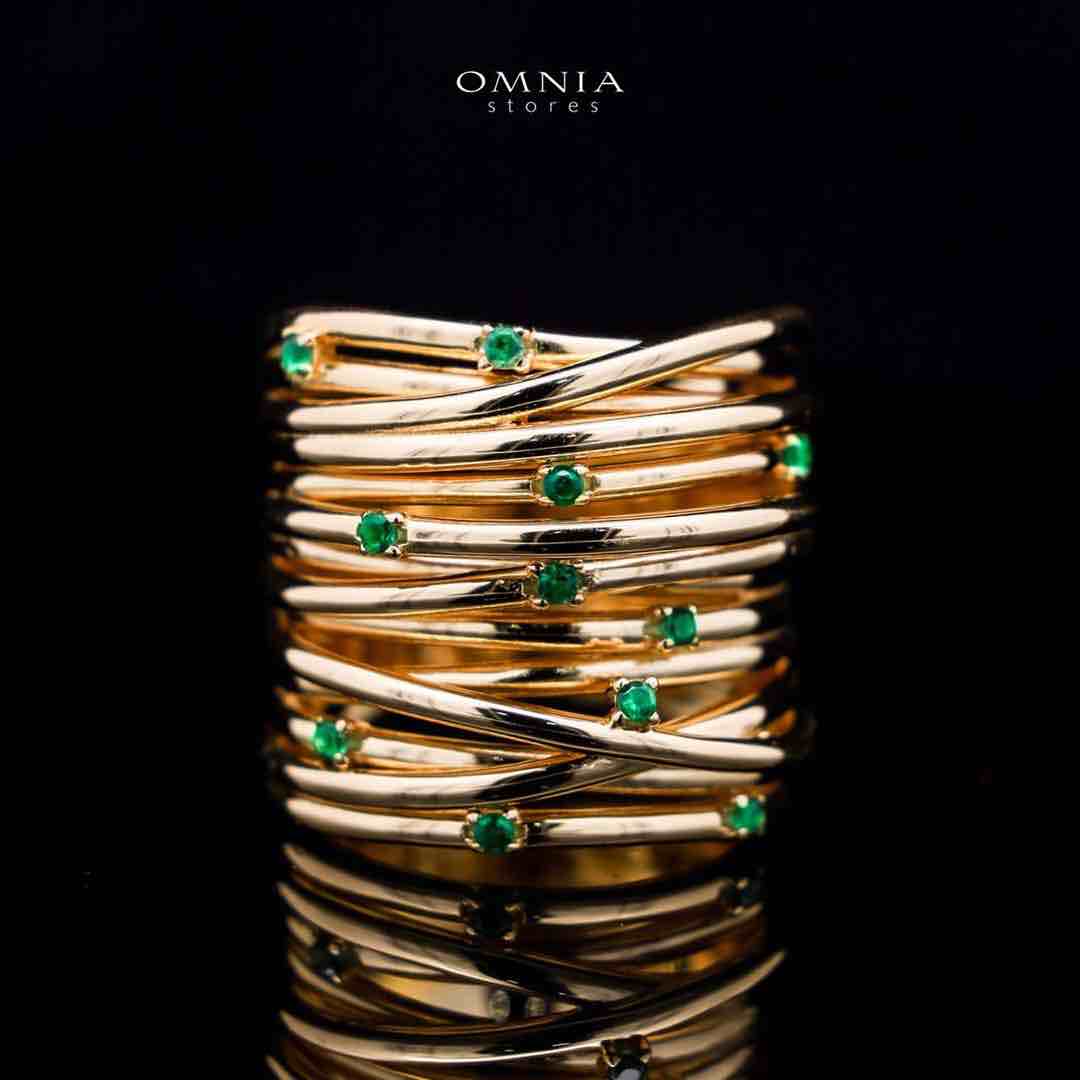 Omnia Dhuriyyah Golden Spiral Ring in 925 Silver with High-Quality Green Simulated Diamonds - OMNIASTORES UAE