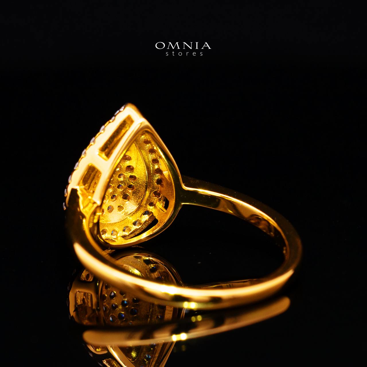 Gwenette Gold-Plated Ring in 925 Silver with Premium Simulated Diamonds