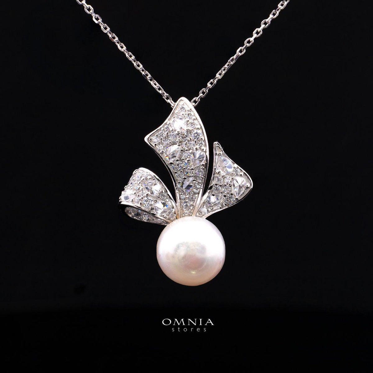 Oriana Fresh Water Pearl Necklace in 925 Silver with High-Quality Simulated Diamonds