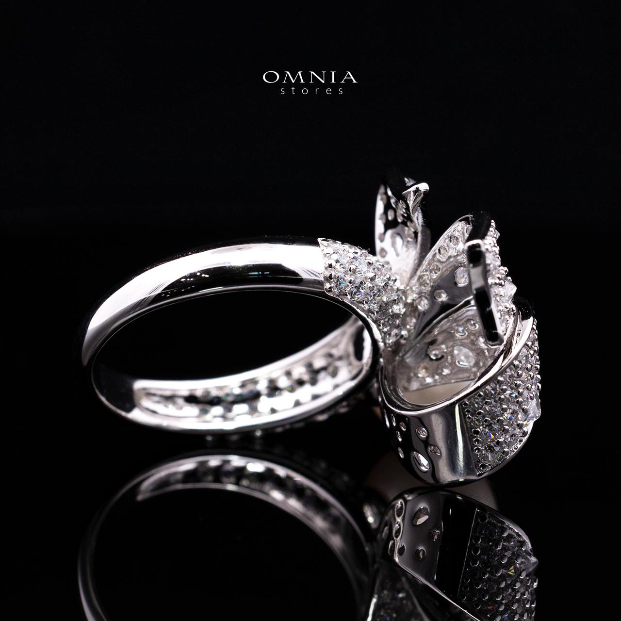 Oriana Fresh Water Pearl Ring in 925 Silver with High-Quality Simulated Diamonds